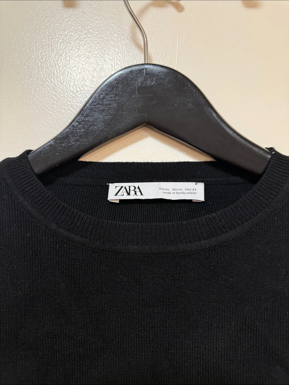 Zara Black Ribbed Cropped Long-Sleeve Tee